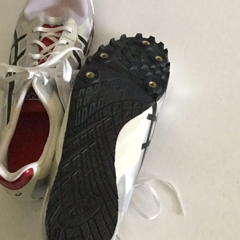 ASICS track shoes in size 8 1/2 NEW HYPER MD 5